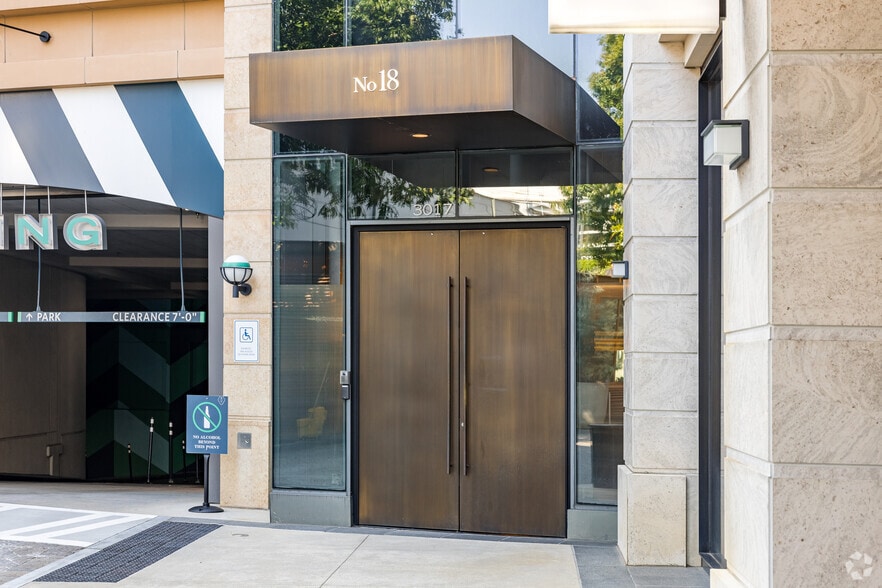 More Photos Of 3035 Peachtree Rd, Atlanta Office For Lease