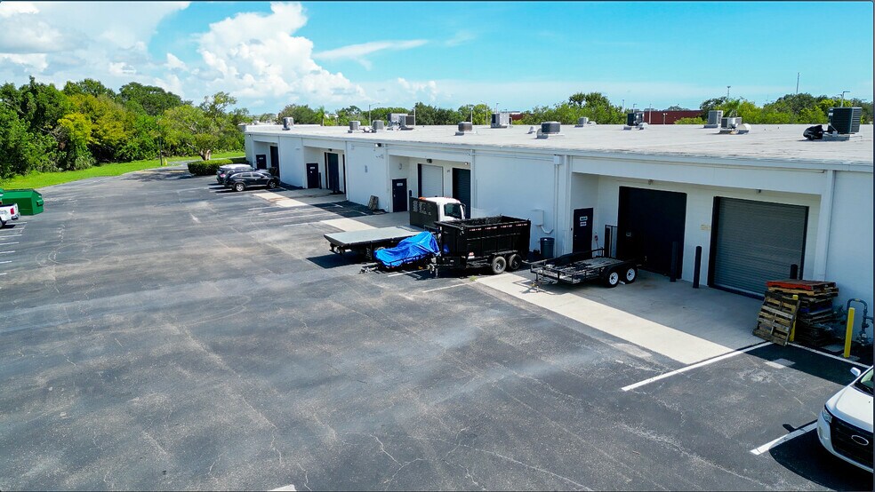 More Photos Of 11701 S Belcher Rd, Largo Light Distribution For Lease