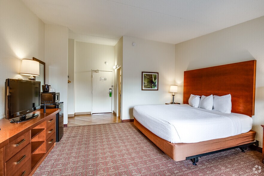 More Photos Of 7815 Nicollet Ave S, Bloomington Hotel For Sale