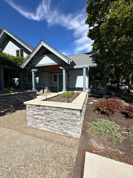 More Photos Of 939 Elm St SW, Albany Office For Sale