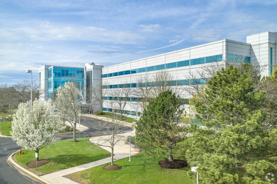 More Photos Of 1930 Innovation Way, Libertyville Manufacturing For Lease