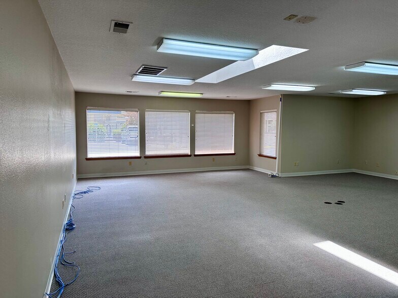 More Photos Of 255 SW 1st Ave, Canby Loft Creative Space For Sale