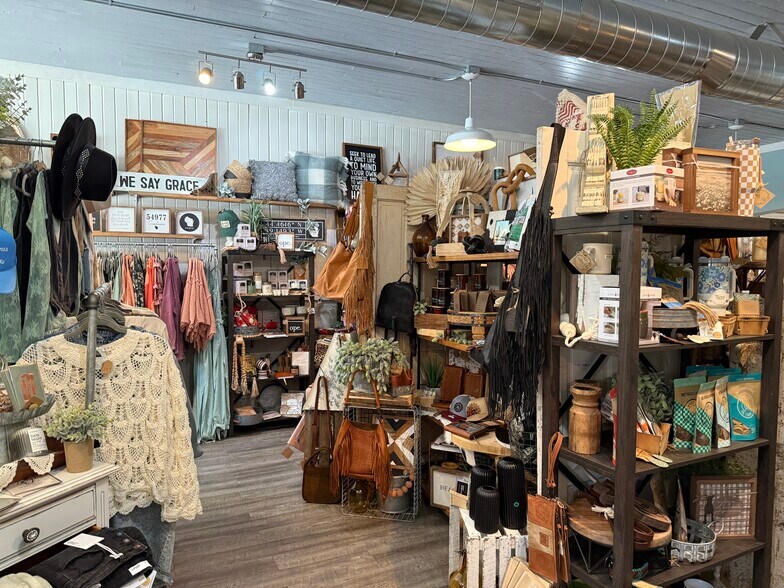 More Photos Of 320 N Main St, Scandinavia Storefront Retail Residential For Sale