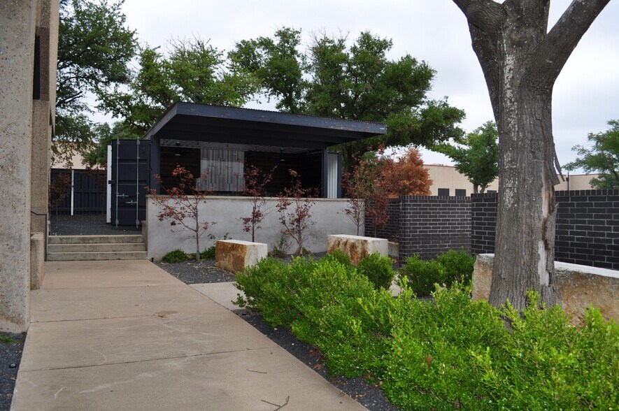 More Photos Of 2214 Braker Ln, Austin Distribution For Lease