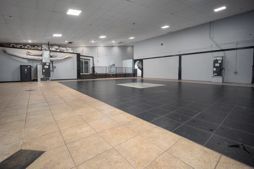 More Photos Of 6825 W Wilshire Blvd, Oklahoma City Theater Concert Hall For Sale