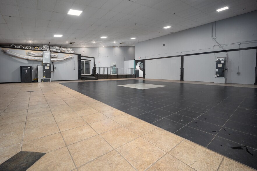 More Photos Of 6825 W Wilshire Blvd, Oklahoma City Theater Concert Hall For Sale