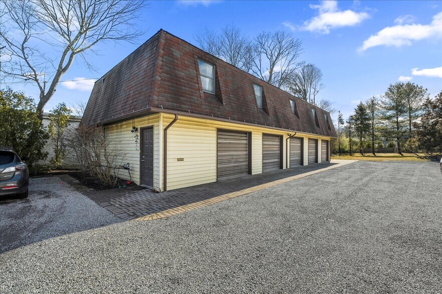 More Photos Of 584 Middle Rd, Bayport Storefront Retail Residential For Sale