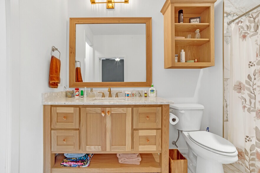 More Photos Of 446724 E 390 Rd, Langley Hotel For Sale