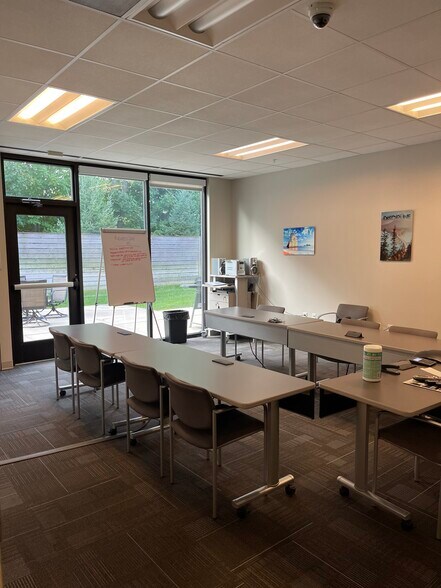 More Photos Of 1907 Jumer Dr, Bloomington Office For Lease