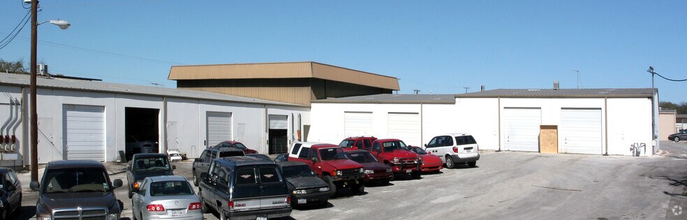 More Photos Of 7126 Eckhert Rd, San Antonio Light Manufacturing For Lease