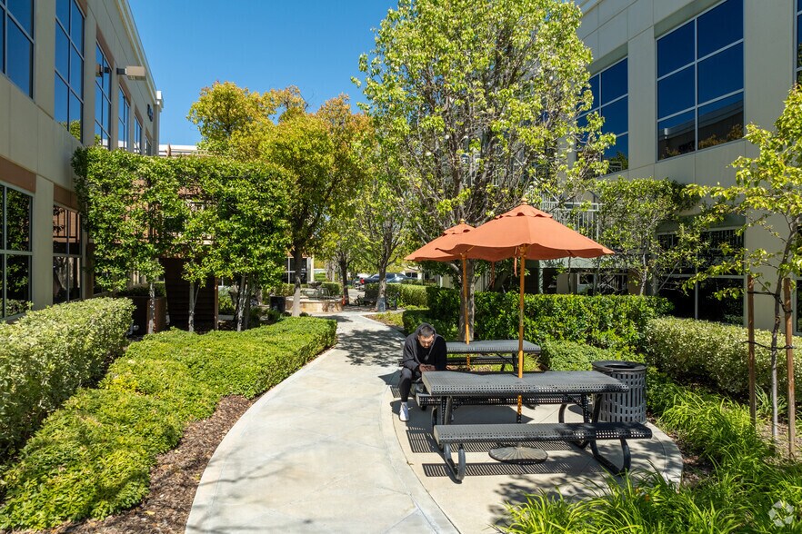 More Photos Of 27421 Tourney Rd, Valencia Medical For Lease