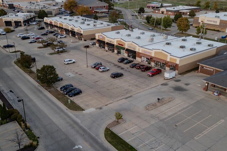 More Photos Of 105 Krispy Kreme Dr, Bloomington Storefront For Sale