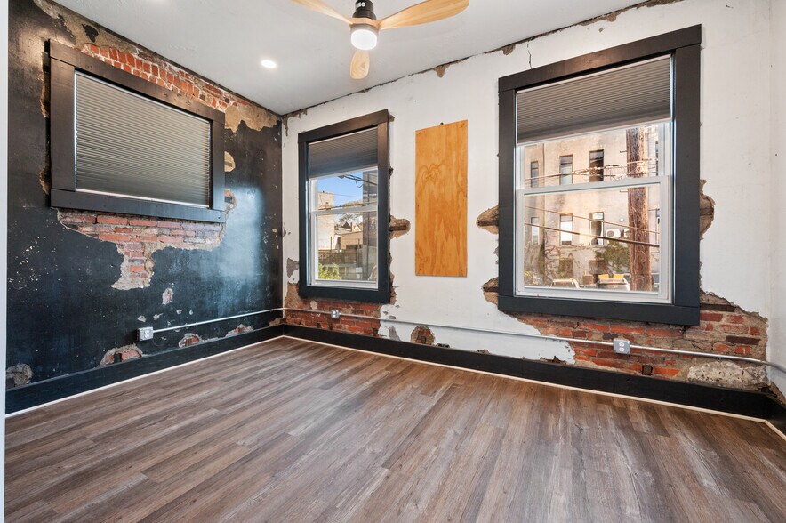 More Photos Of 200-208 E Eighth Ave, Munhall Freestanding For Sale