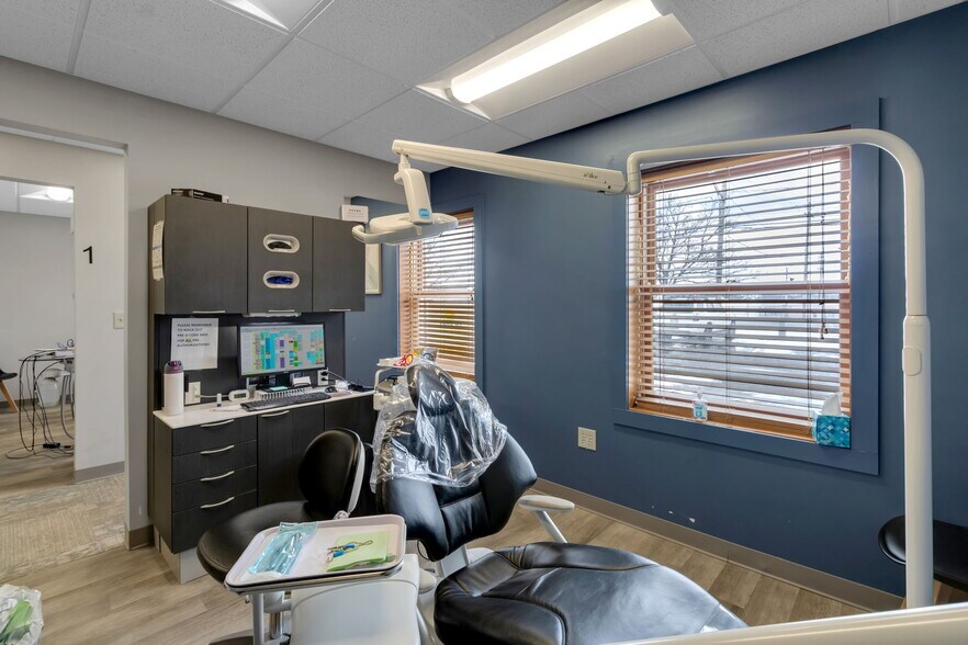 More Photos Of 4233-4227 Maple Rd, Buffalo Medical For Sale