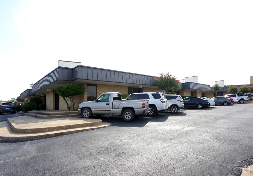 Primary Photo Of 2007 Texoma Pky, Sherman Office For Lease