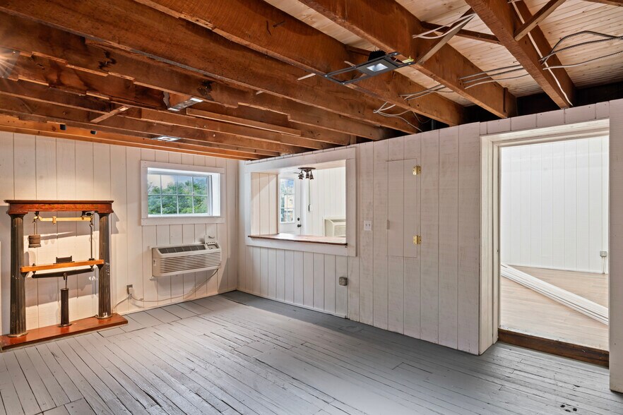 More Photos Of 20704 Ashburn Rd, Ashburn Unknown For Lease