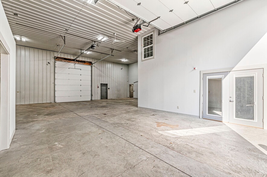 More Photos Of 2601 E 56th St, Indianapolis Light Distribution For Sale