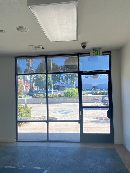More Photos Of 21301 Vanowen St, Canoga Park Warehouse For Lease