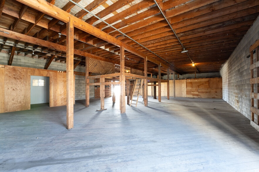 More Photos Of 647 Center st, Kalispell Light Distribution For Sale