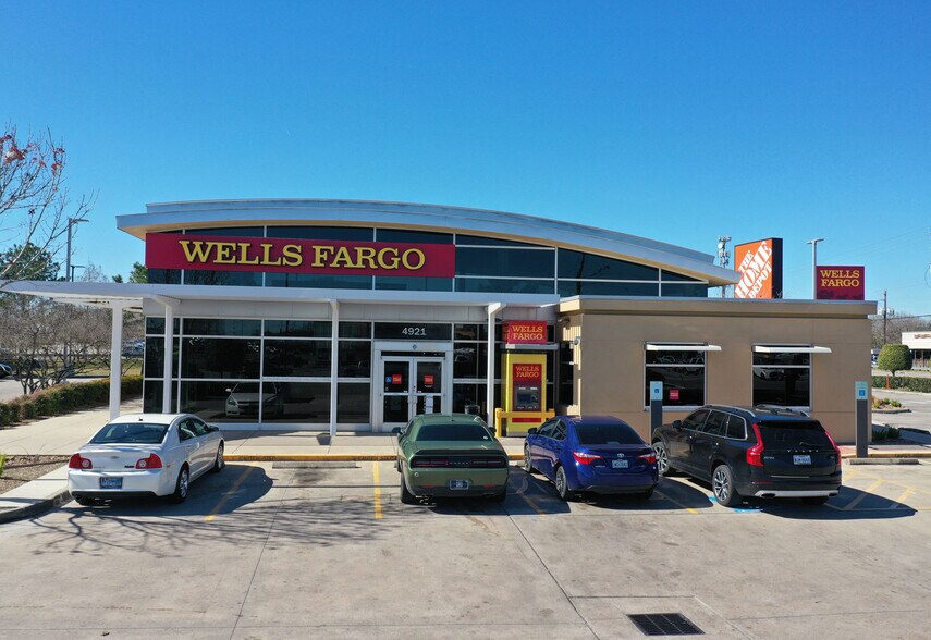 Primary Photo Of 4921 Garth Rd, Baytown Bank For Sale
