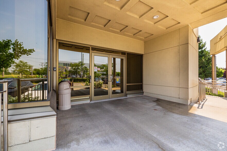 More Photos Of 1550 Rue Ampère, Boucherville Unknown For Lease