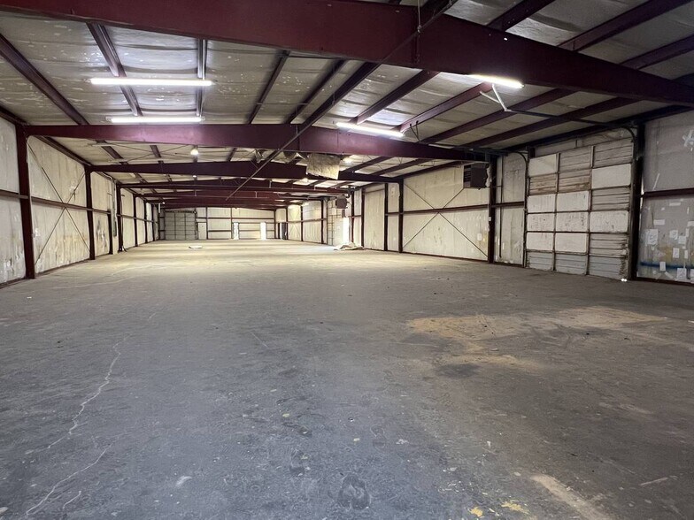 More Photos Of 220 S Alliance Ct, Oklahoma City Manufacturing For Lease