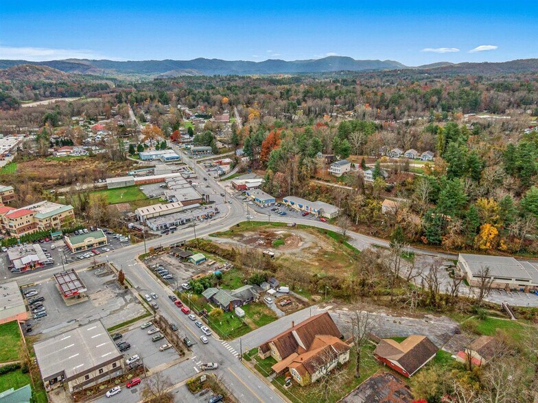 More Photos Of 307-321 S Washington St, Hendersonville Land For Lease