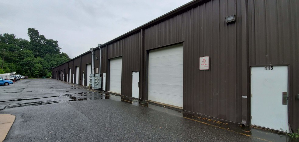 More Photos Of 3619 Richmond Hwy, Stafford Light Distribution For Lease