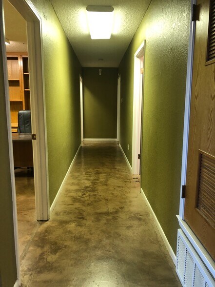 More Photos Of 430 Towne Oaks Dr, Waco Showroom For Sale