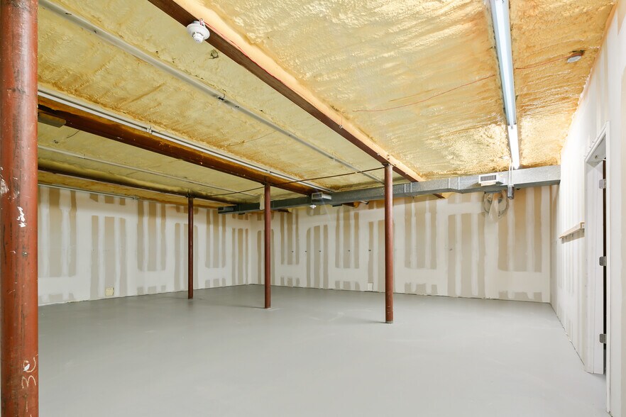 More Photos Of 183 S Broadway, Hicksville Office For Lease