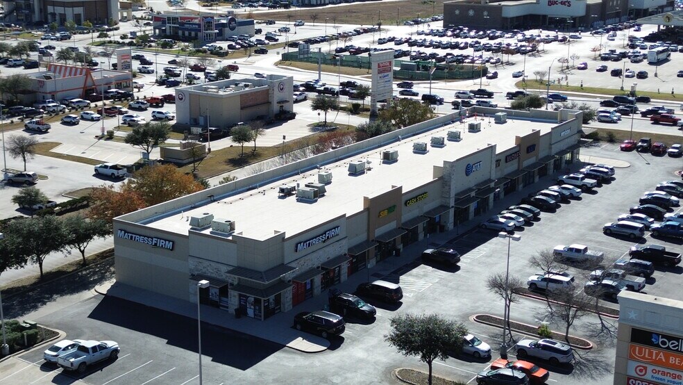 More Photos Of 2802 N Interstate 35, New Braunfels Freestanding For Sale