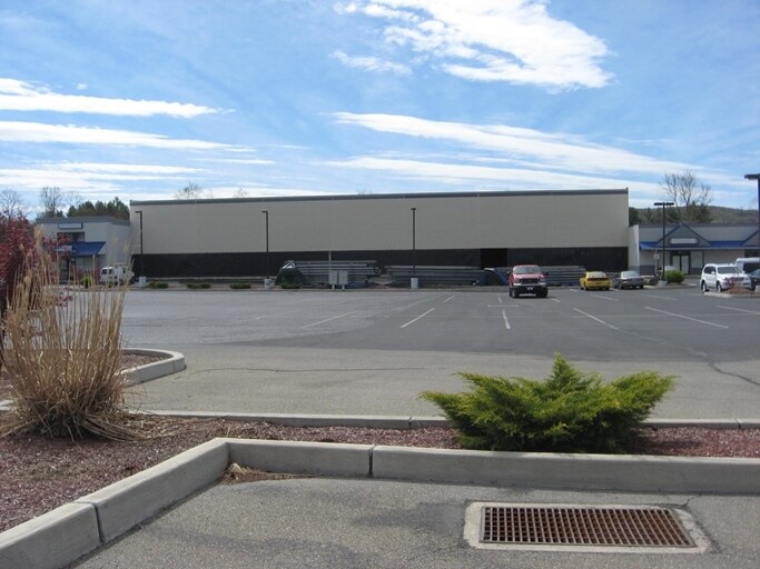 More Photos Of 5224 Milford Rd, East Stroudsburg General Retail For Lease