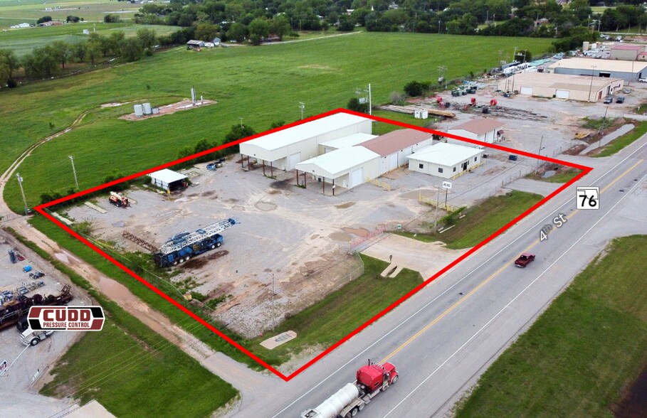 More Photos Of 1206 SE 4th St, Lindsay Manufacturing For Sale