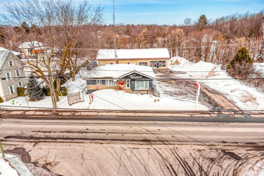 More Photos Of 5206-5212 Rue Principale, Saint-Félix-de-Valois Freestanding For Sale