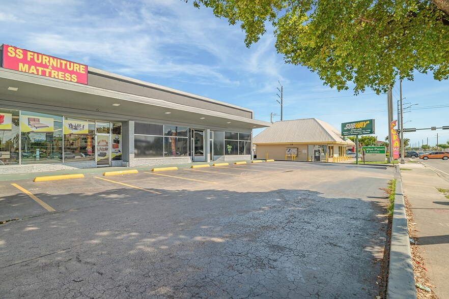 More Photos Of 13621-13641 NW 7th Ave, Miami Storefront For Lease