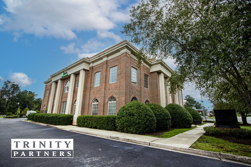 More Photos Of 4875 Forest Dr, Columbia Bank For Lease