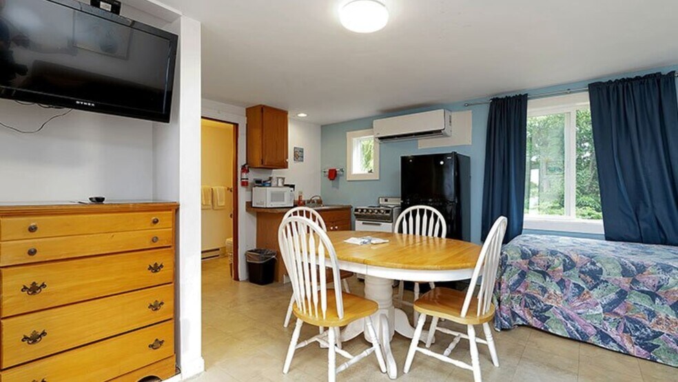 More Photos Of Route 1, Moody Hotel For Sale