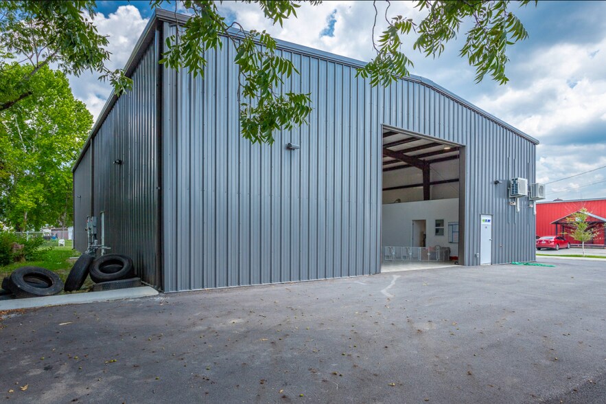 More Photos Of 1409 E 51st St, Chattanooga Warehouse For Sale
