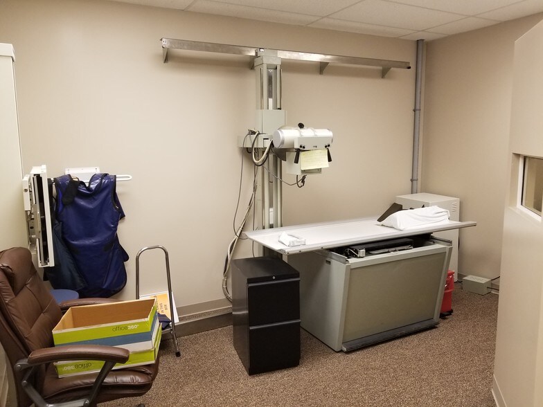 More Photos Of 239 Ash St, Tipton Medical For Lease