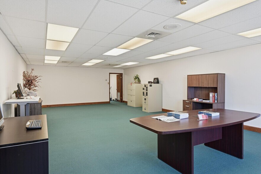 More Photos Of 156 Central Ave NW, Cleveland Convenience Store For Sale