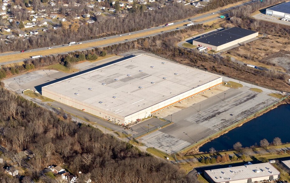 More Photos Of 1500 Corporate Blvd, Newburgh Warehouse For Lease
