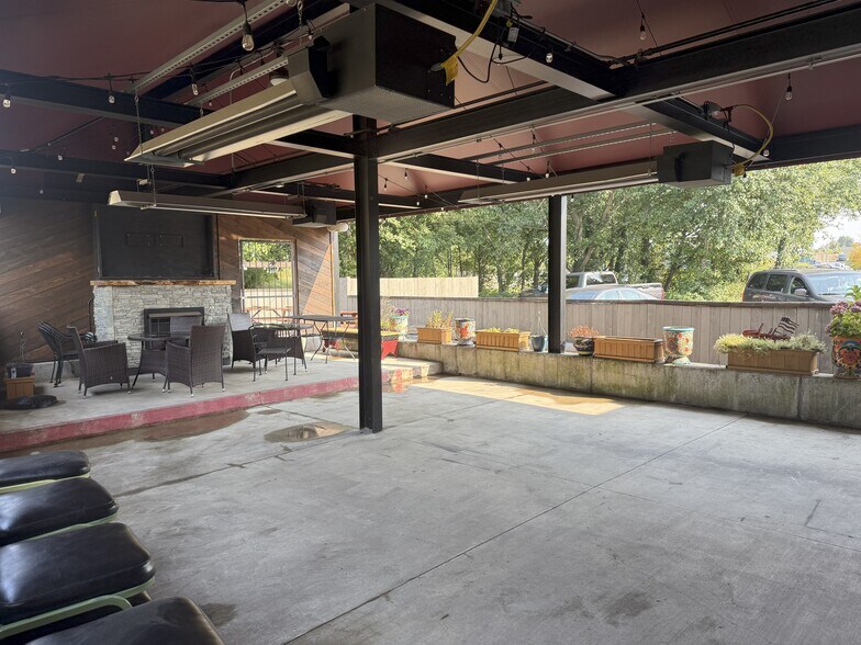 More Photos Of 442 Peace Portal Dr, Blaine Restaurant For Lease