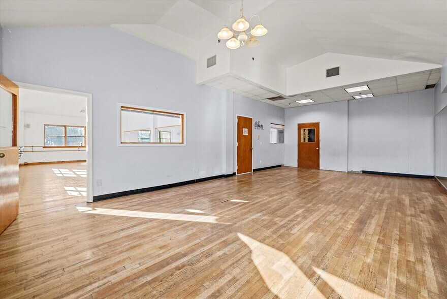 More Photos Of 24 Old Albany Post Rd, Croton-on-Hudson Medical For Lease