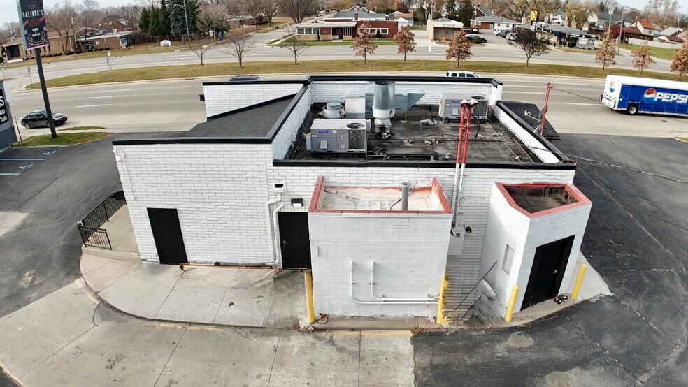 More Photos Of 1297 Fort St, Wyandotte Restaurant For Sale