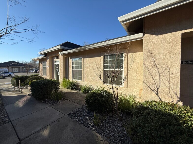 More Photos Of 1405 Victor Ave, Redding Office For Lease