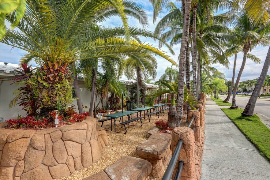 More Photos Of 1419 S Federal Hwy, Hollywood Hotel For Sale