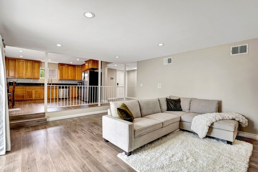 More Photos Of 710 Venice Way, Inglewood Apartments For Sale