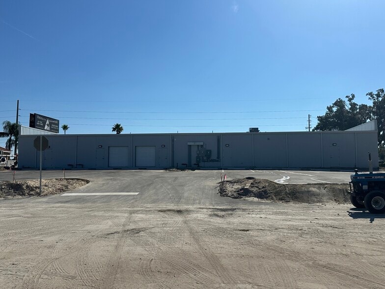 More Photos Of 5491-5495 Commercial Way, Spring Hl, Spring Hill Office For Lease