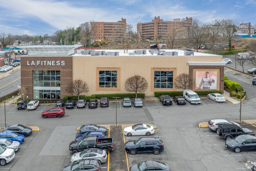 More Photos Of 262 Boston Post Rd, Port Chester Freestanding For Lease