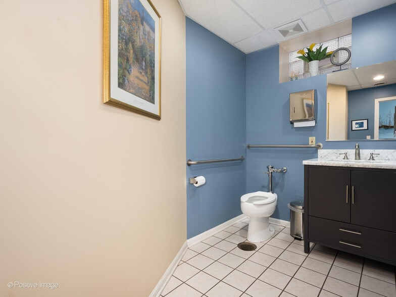 More Photos Of 4020-22 N Central Ave, Chicago Office For Sale